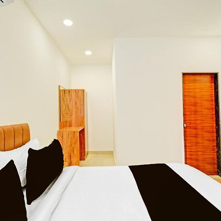 Super Townhouse Oak Suchitra Kompally Road Formerly Sun Moon Hotels Trimulgherry Exteriör bild