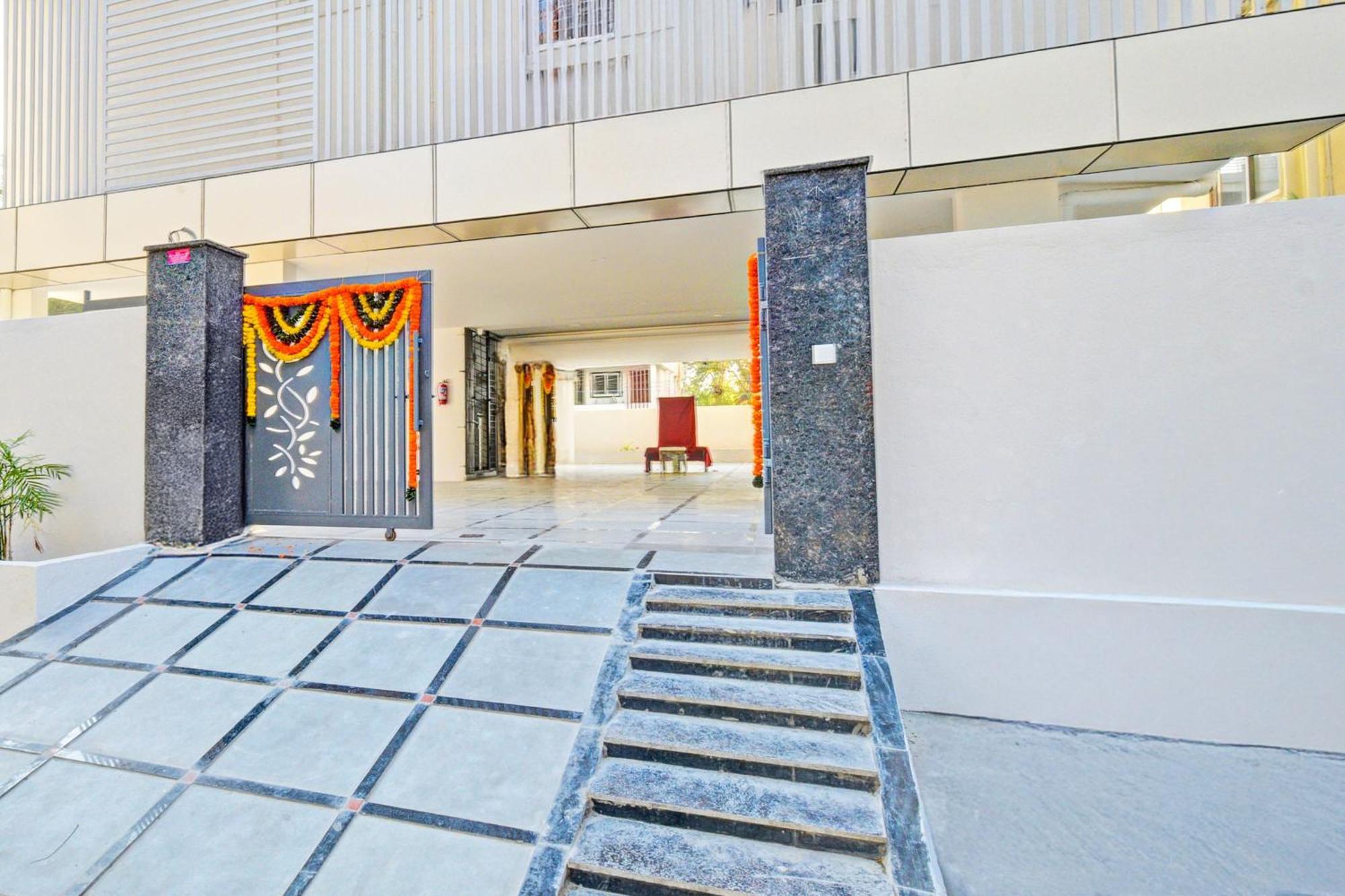 Super Townhouse Oak Suchitra Kompally Road Formerly Sun Moon Hotels Trimulgherry Exteriör bild