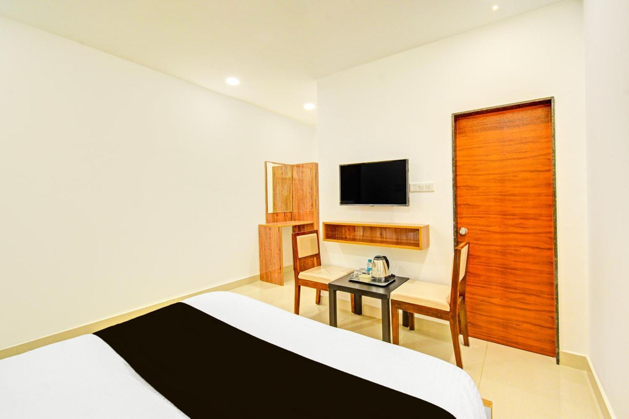 Super Townhouse Oak Suchitra Kompally Road Formerly Sun Moon Hotels Trimulgherry Exteriör bild